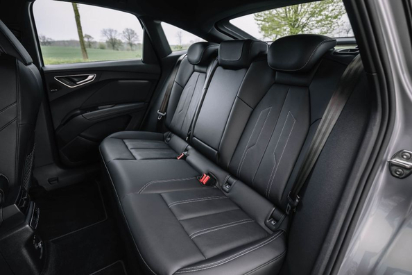 Audi Q4 Sportback e-tron: Електрична елегантність та практичність Фото 6