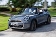 Огляд Mini Cabrio: Відкрита насолода в міському стилі фото 3
