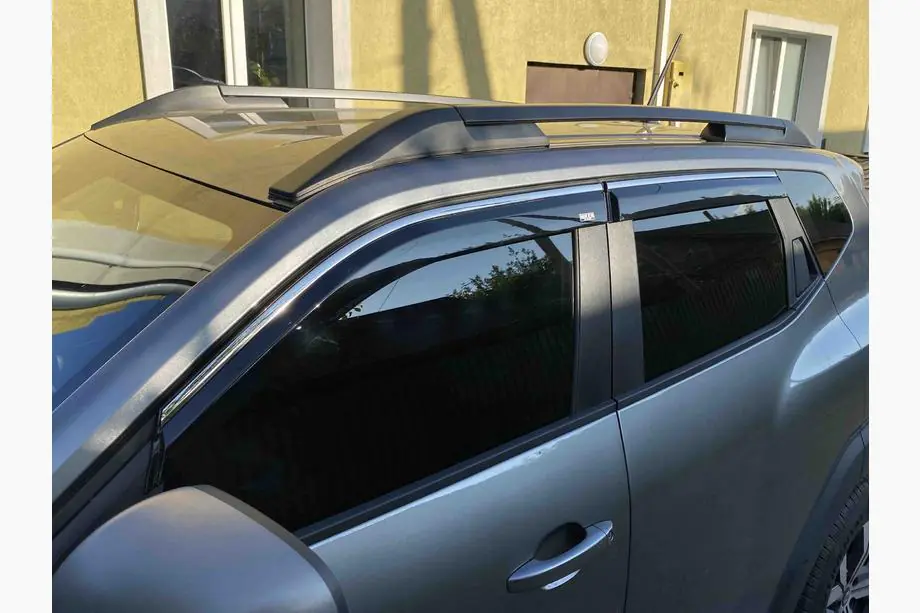 Renault Duster 2024- рр. Вітровики з хромованим молдингом (4 шт, Niken)