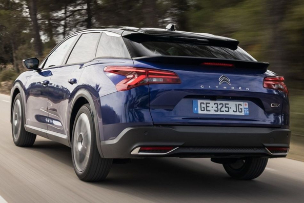 Огляд Citroen C5 X: Комфорт та стиль в унікальному форматі Фото 3