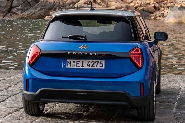 Огляд нового Mini Hatch (F65) 5-door: Четверте покоління культового хетчбека Фото 3