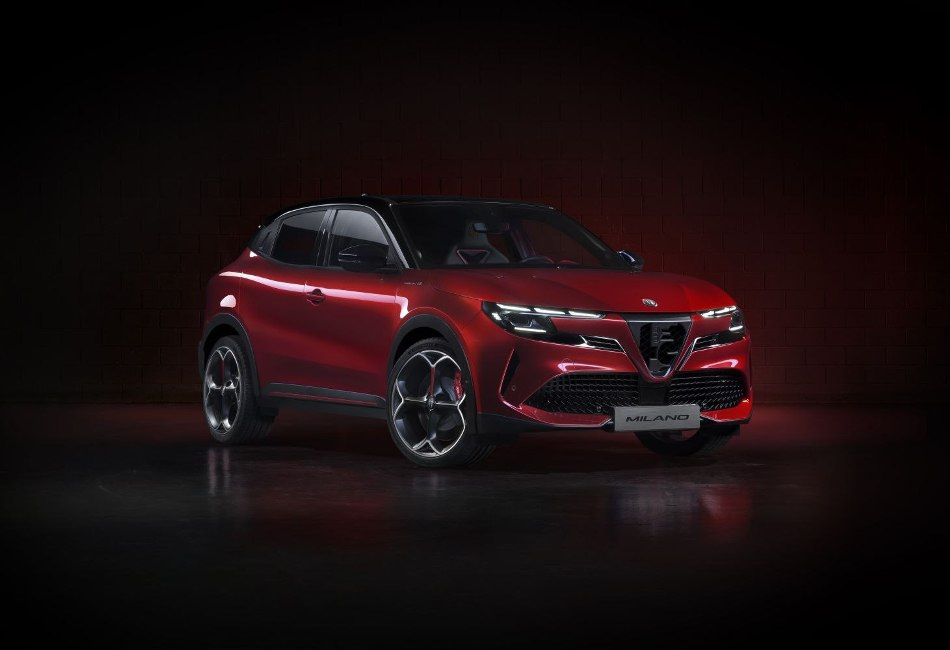 Alfa Romeo Junior Electric: Огляд компактного електричного кросовера