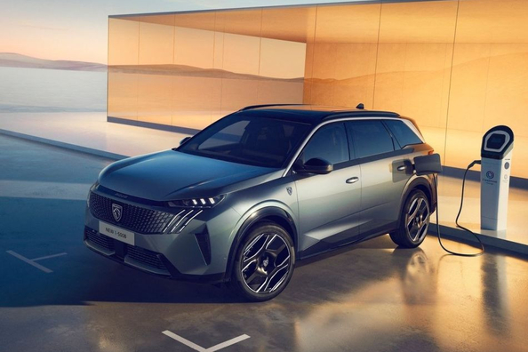 Peugeot e-5008 2024: Огляд електричного семимісного кросовера Фото 2