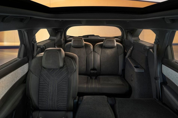 Peugeot e-5008 2024: Огляд електричного семимісного кросовера Фото 6