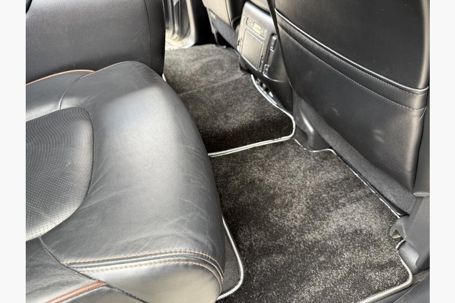 Nissan Patrol Y62 2010-2024 рр. Килимки текстильні Deluxe (3 ряди, чорний) Фото 12