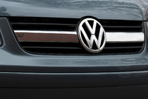 Volkswagen T5 Transporter 2003-2010 рр. Накладки на решітку по центру (2 шт, нерж) фото 1