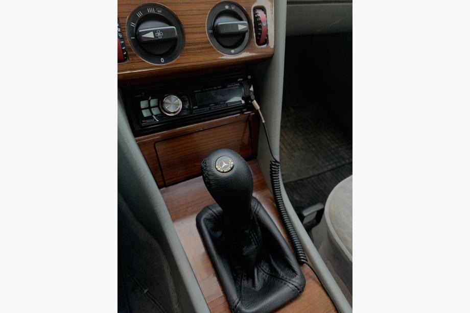 Mercedes E-сlass W124 1984-1997 рр. Чохол з ручкою КПП шкіра Image