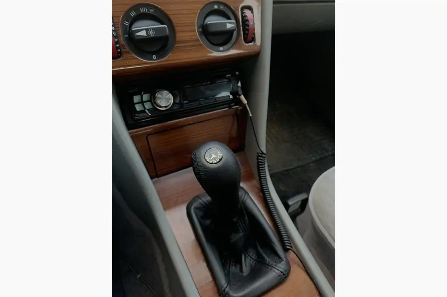 Mercedes E-class W124 1984-1997 рр. Чохол з ручкою КПП шкіра