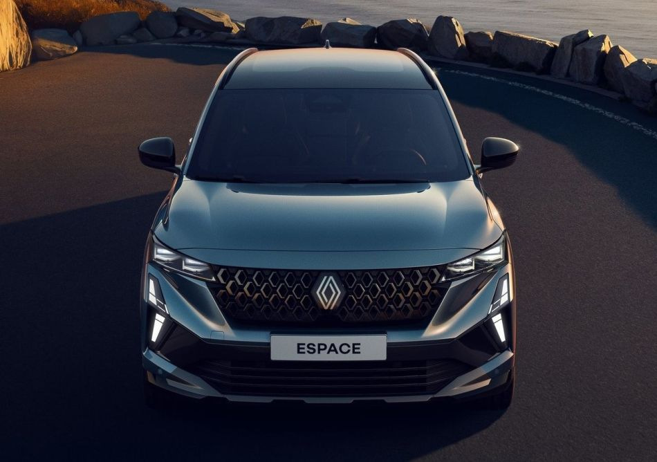Renault Espace 2025: Огляд оновленого сімейного автомобіля