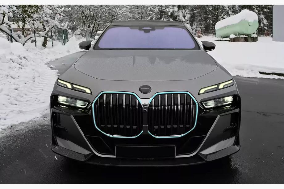 BMW 7 серія G70/G71 2022- рр. Передня eмблема MNSR (Карбон) Фото 2