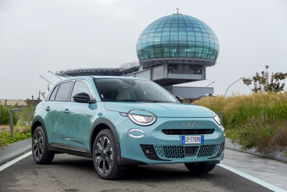 Огляд Fiat 600e: Стильний електричний кросовер