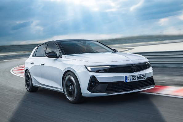 Opel Astra L GSe: Спортивний гібридний хетчбек Фото 3