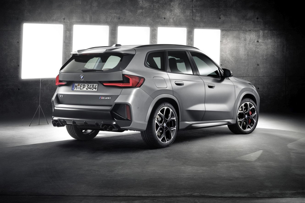 Огляд BMW X1 M35i (U11): Спортивний компактний кросовер Фото 4