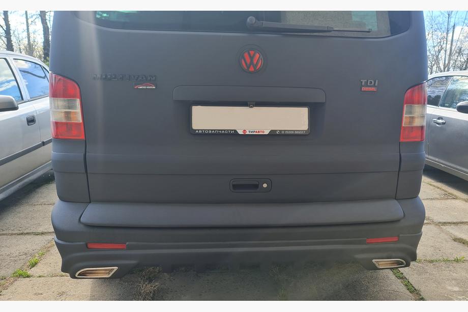Volkswagen T5 2010-2015 рр. Пластикова накладка на багажник (під фарбування) Фото 3