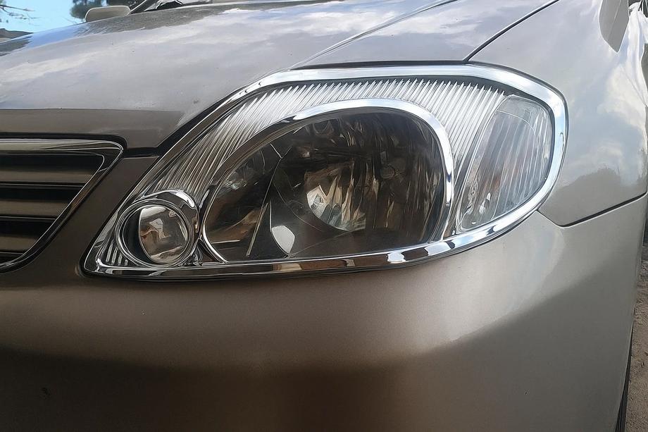 Toyota Corolla 2002-2007 рр. Накладки на фари V1 (2002-2004, 2 шт., пласт) Image