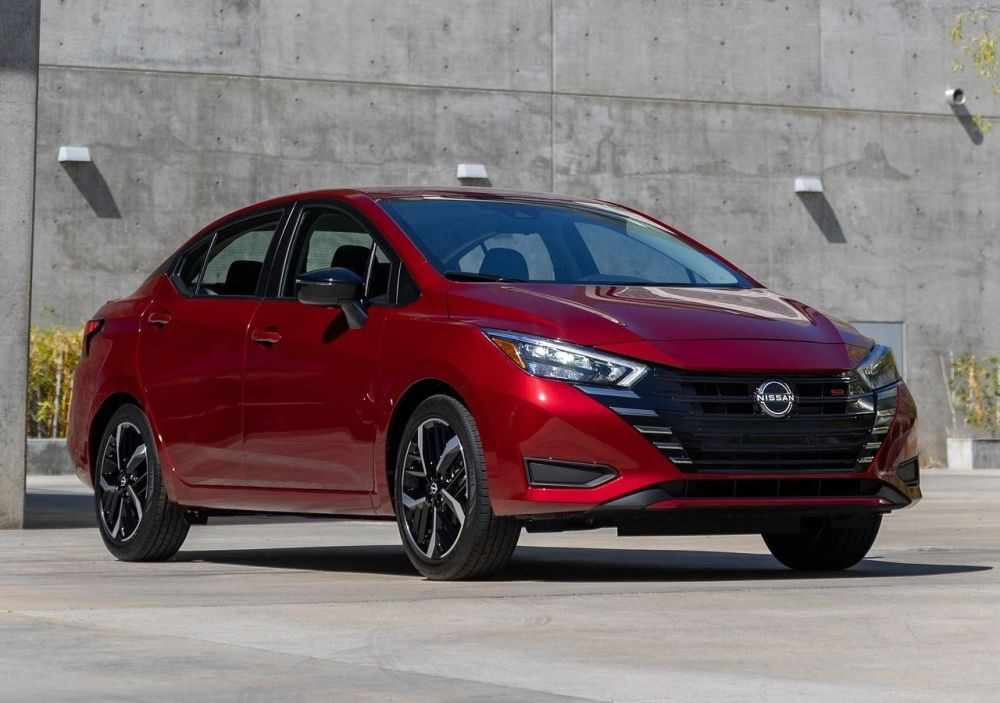 Nissan Versa: Оновлений бюджетний седан