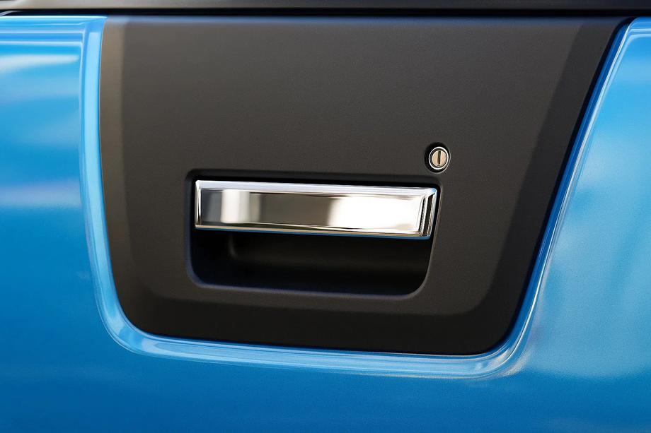 Suzuki Equator 2009- рр. Накладка на ручку багажника (нерж) Image