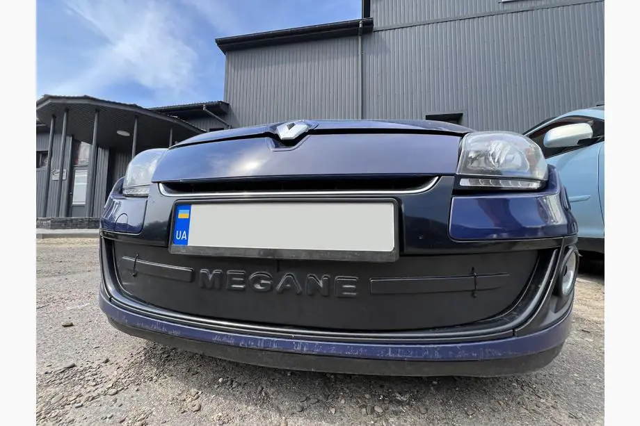 Renault Megane III 2009-2016 рр. Зимова накладка на решітку (2009-2013, нижня) Матова
