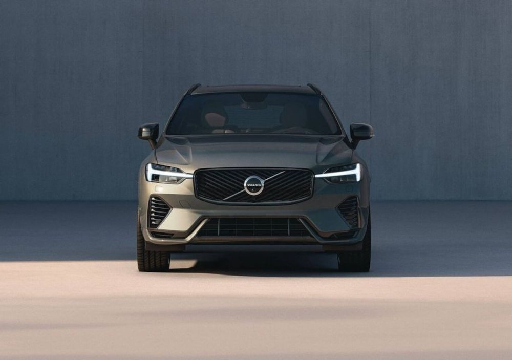Огляд Volvo XC60 2025: Оновлений люксовий кросовер