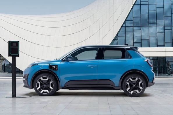 Огляд Nissan Micra 2025: Від бензину до електричної тяги Фото 3
