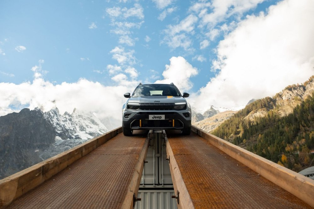 Огляд Jeep Avenger: Технічні характеристики, комплектація та фото моделі
