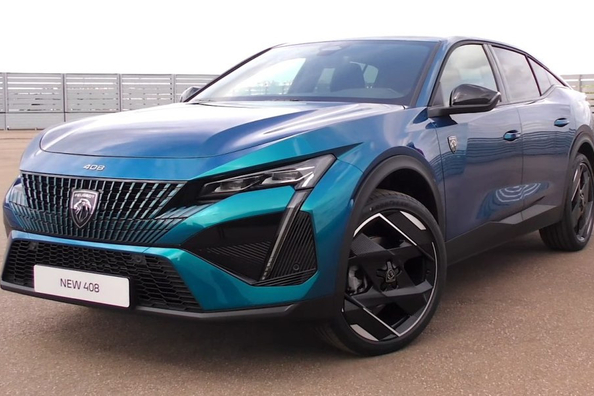 Огляд Peugeot 408: Європейський крос-хетч із яскравим стилем Фото 4