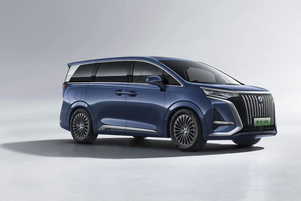 Огляд Denza D9 EV: Розкішний електричний мінівен
