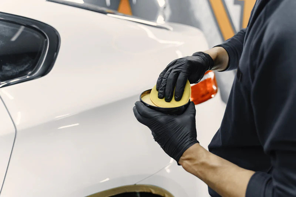 Чи варто наносити віск на машину?