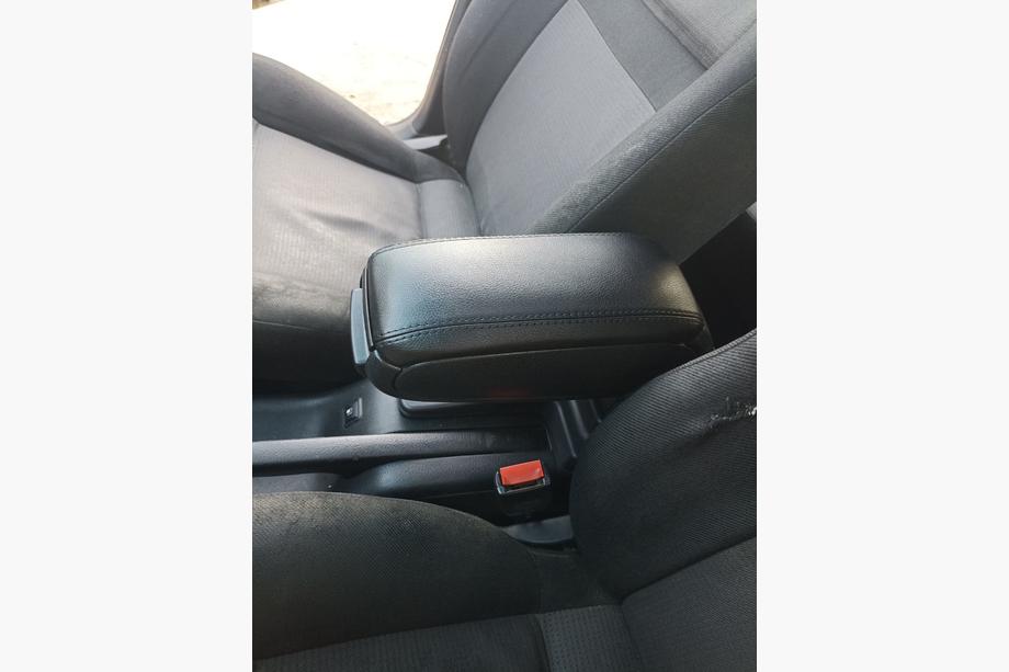 Volkswagen Golf 4 1997-2006 рр. Підлокітник V-3 Niken Luxury Image