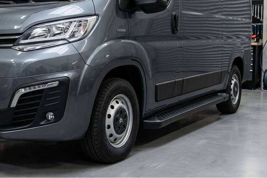 Fiat Ducato 2006-2025 рр. Бокові пороги Allmond Black (2 шт., Алюміній) Image