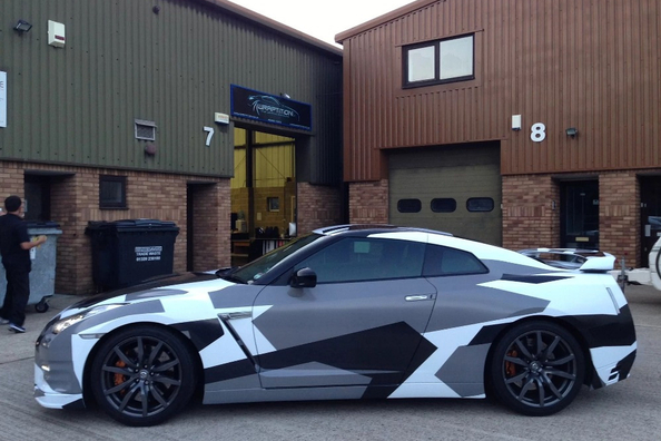 Плюси і мінуси використання вінілової плівки в тюнінгу автомобіля