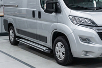 Fiat Ducato 2006-2025 рр. Бокові пороги Rainbow (2 шт., алюміній) фото 1
