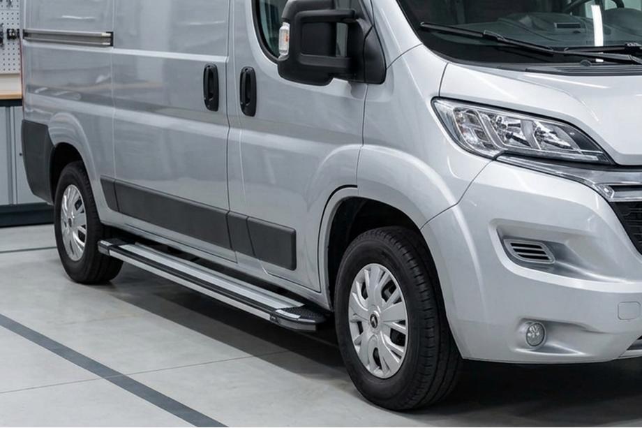 Fiat Ducato 2006-2025 рр. Бокові пороги Rainbow (2 шт., алюміній) Image