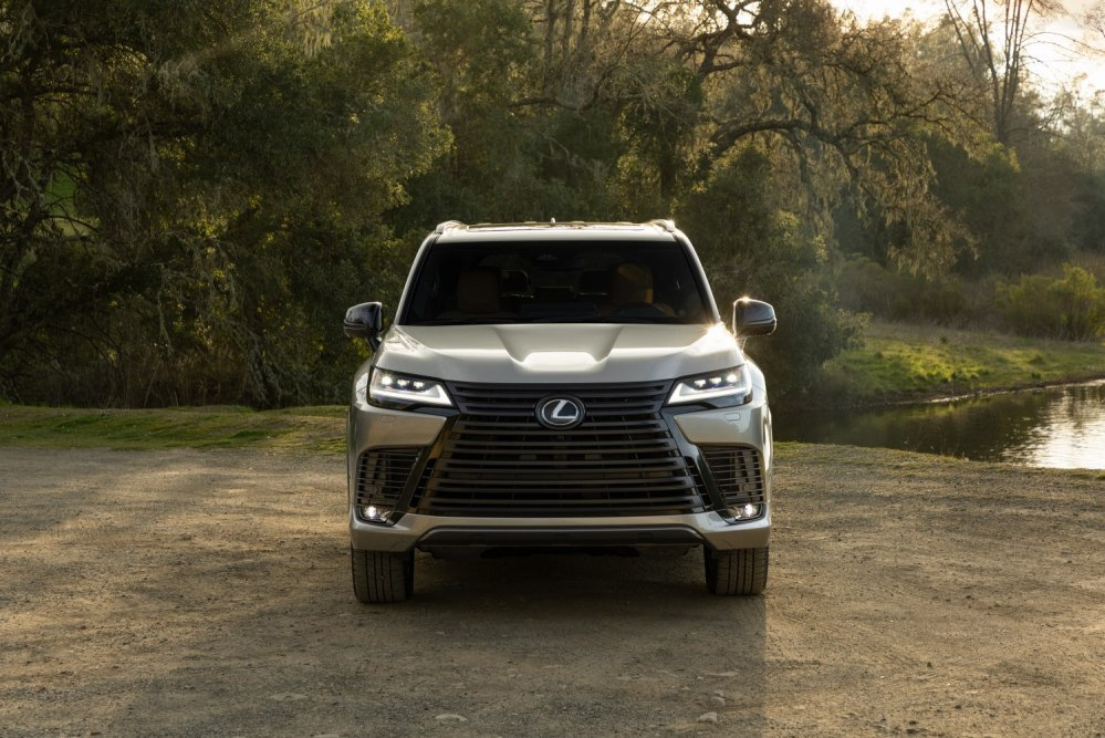 Огляд Lexus LX 700h 2025: Гібридний позашляховик четвертого покоління