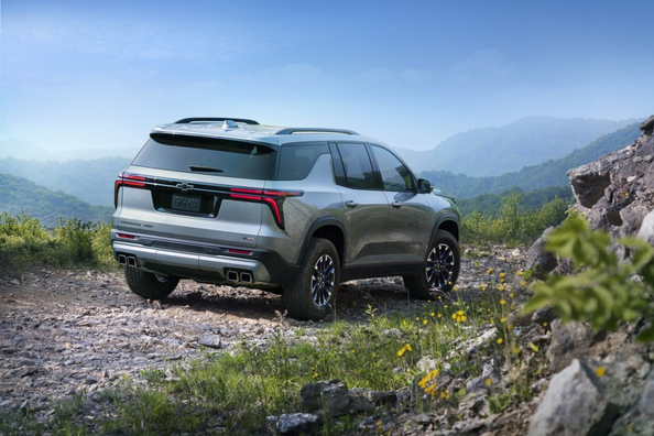 Chevrolet Traverse третього покоління 2024: Огляд сімейного SUV Фото 4