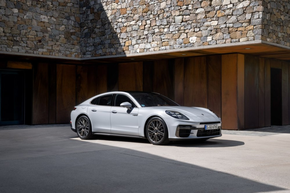 Огляд Porsche Panamera Turbo S E-Hybrid 2024