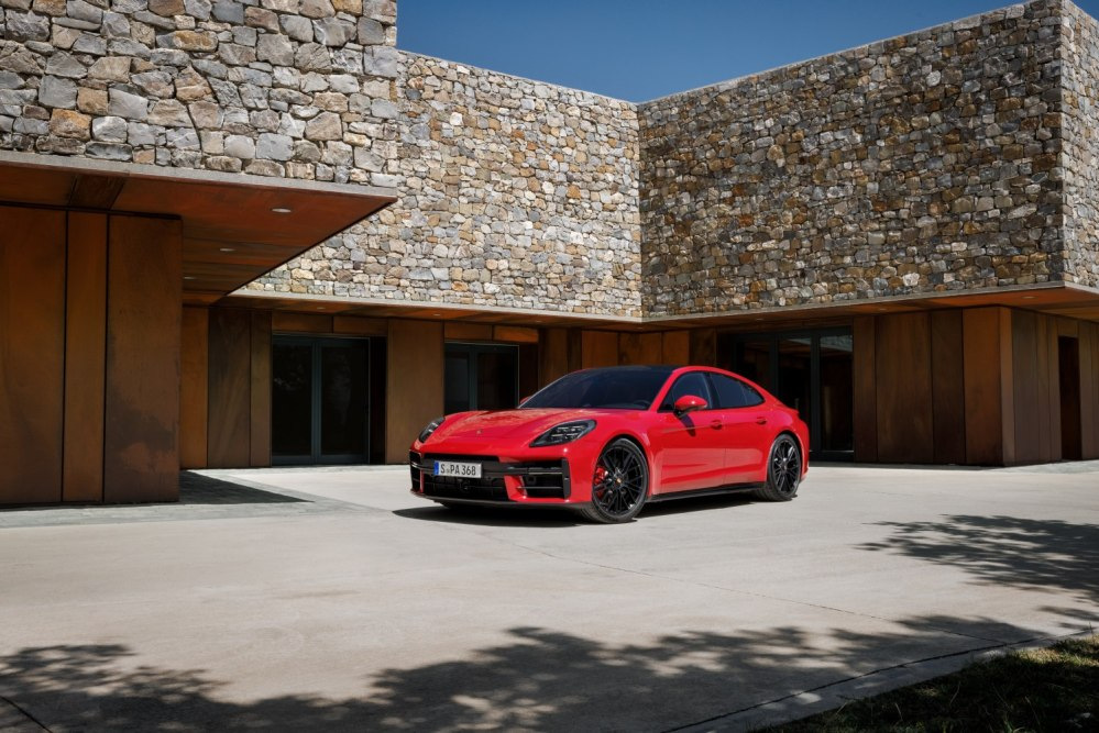 Огляд 500-сильного Porsche Panamera GTS (G3) 2024