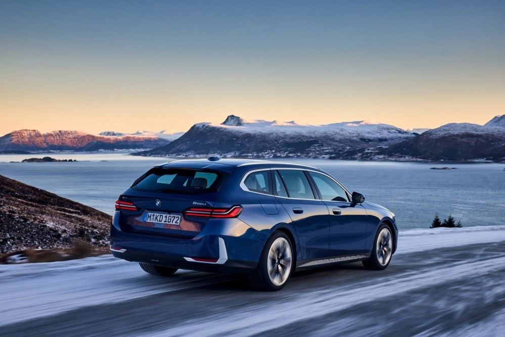 BMW 5 Series Touring (G61) 2024: Огляд універсалу