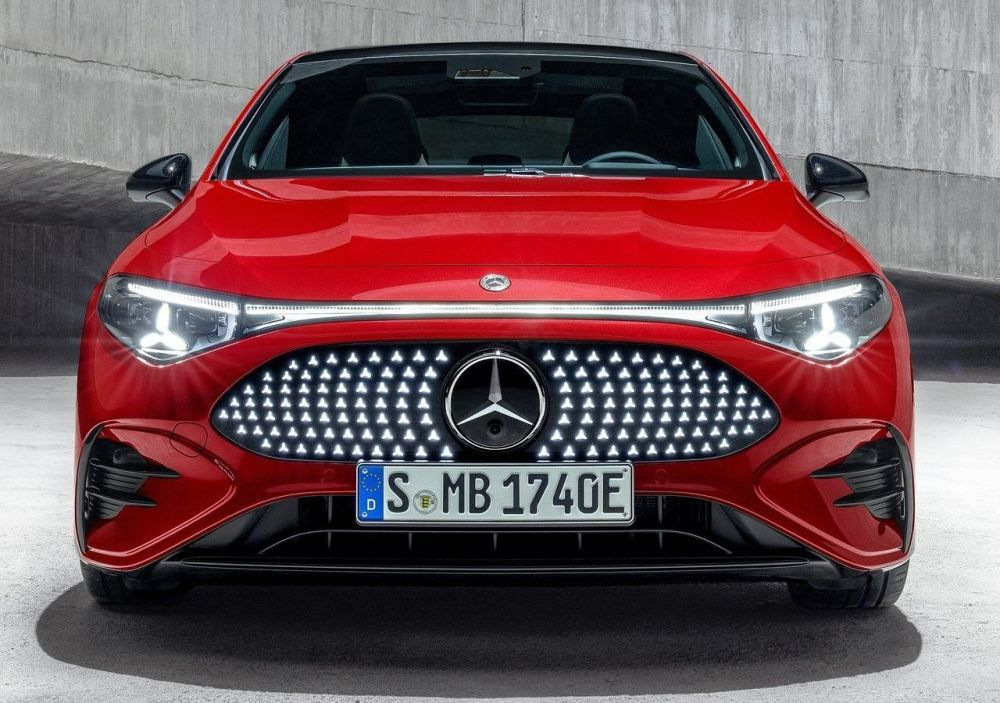 Огляд седана Mercedes-Benz CLA EQ 2025: Електричний компакт преміум-класу