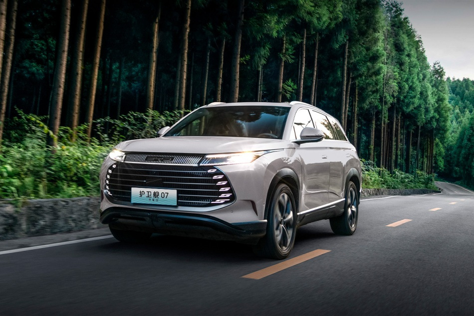 Огляд BYD Frigate 07: Плагін-гібридний SUV з морською естетикою