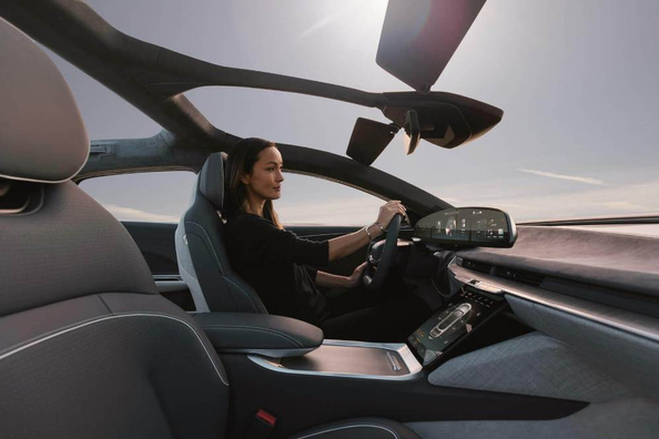 Огляд Lucid Air Touring: Розкіш та інновації в кожній деталі Фото 6
