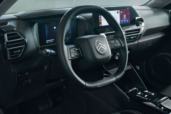 Огляд Citroen C4 X 2024: Стильний крос-фастбек з комфортом Фото 5