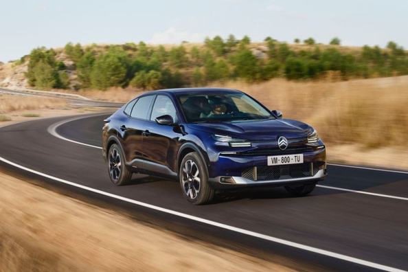 Огляд Citroen C4 X 2024: Стильний крос-фастбек з комфортом Фото 1