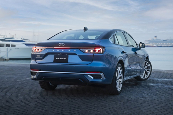 Ford Taurus восьмого покоління: Огляд комфортного седана Фото 4