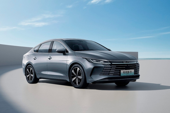 BYD Destroyer 05 DM-i: Огляд гібридного седана 2024 року Фото 2