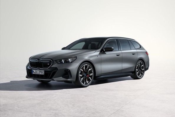 BMW i5 Touring M60 xDrive 2024: Огляд електричного універсалу Фото 1