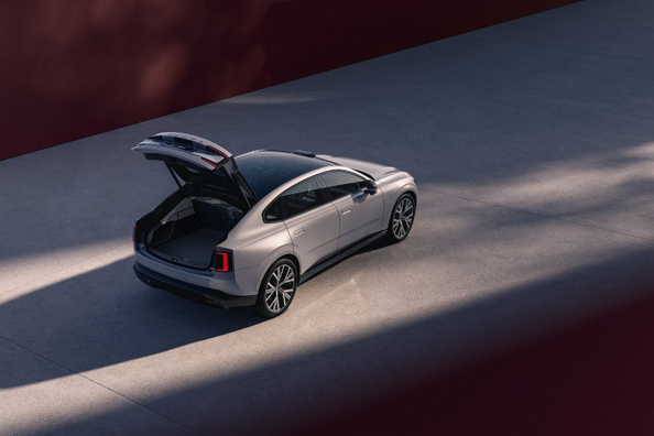 Volvo ES90 (V551) 2025: Огляд електричного ліфтбека Фото 4