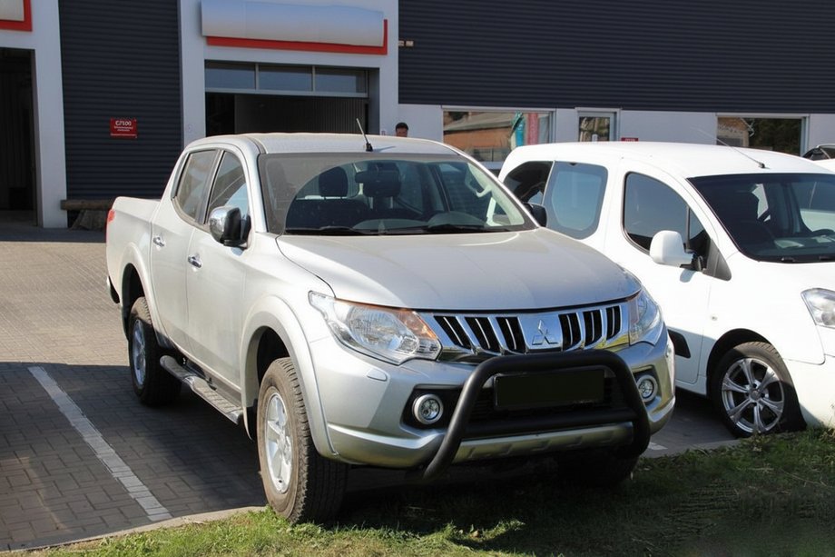 Mitsubishi L200 2015-2024 рр. Кенгурятник WT003 Black (нерж) Фото 6