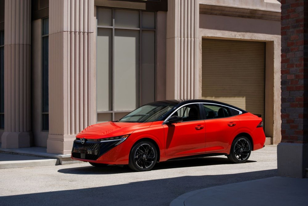 Огляд Nissan Sentra 2026: Технічні характеристики, комплектація, фото