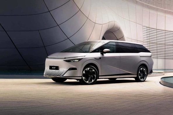Огляд XPeng X9: футуристичний електричний MPV для сімейних подорожей Фото 1